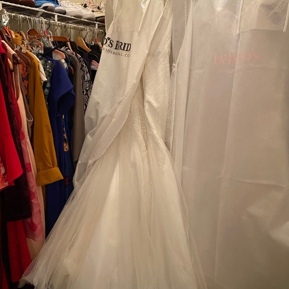 Wedding dress worn only once! Practically brandnew - Picture 4 of 6